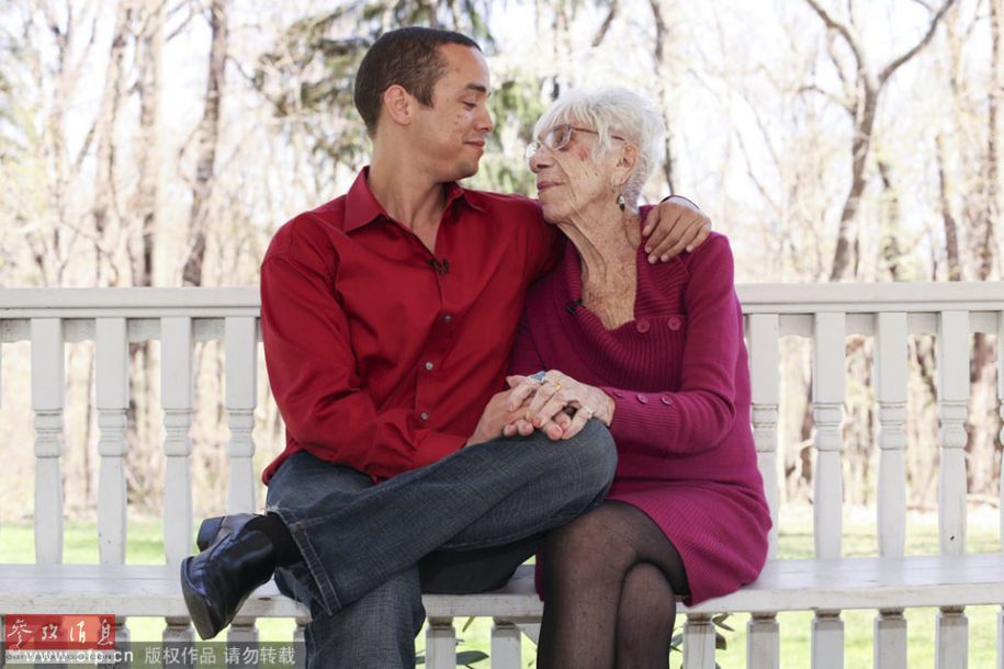 Молодой американец познакомил свою 91-летнюю девушку с матерью (2)