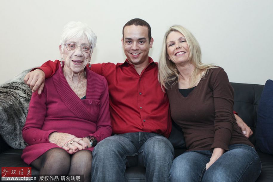 Молодой американец познакомил свою 91-летнюю девушку с матерью (9)