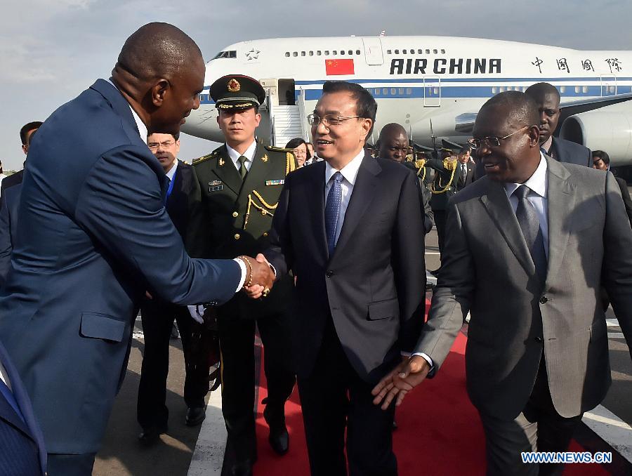 Ли Кэцян прибыл с визитом в Анголу (4)