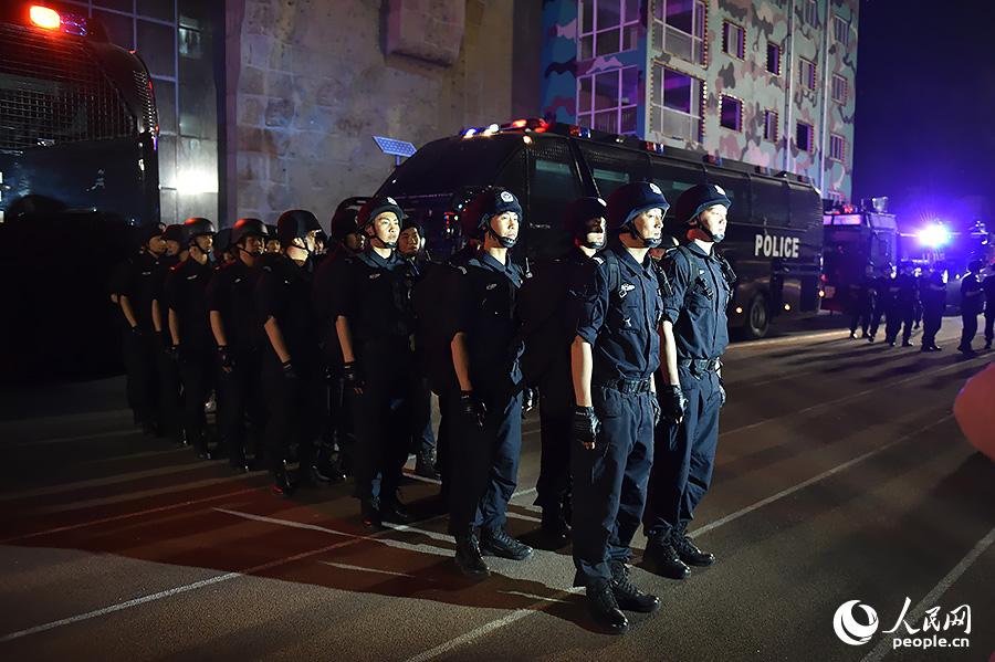 В Пекине прошли антитеррористические учения (9)