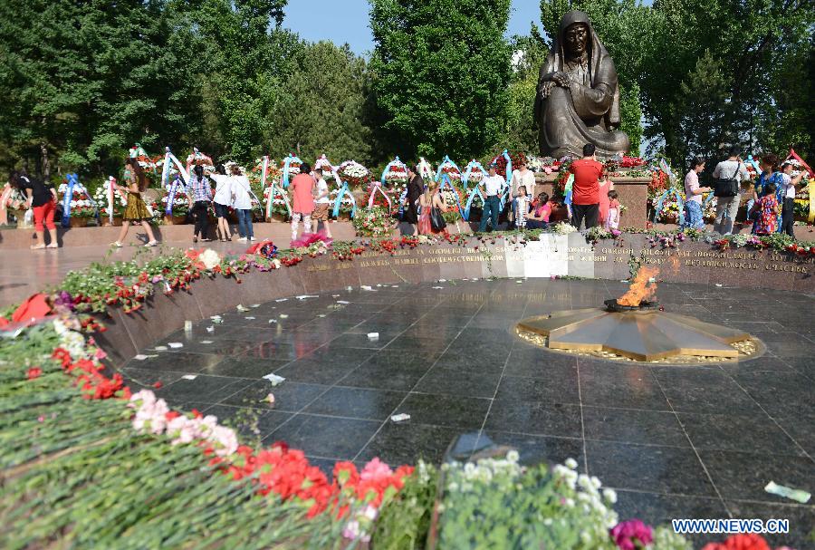 В Узбекистане отметили День памяти и почестей (5)