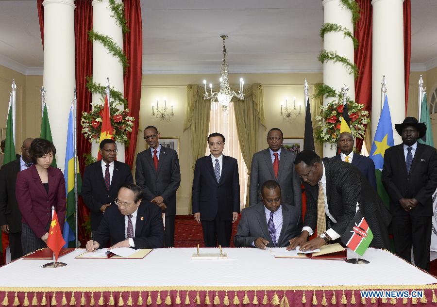 Ли Кэцян принял участие в церемонии подписания соглашения о финансировании проекта кенийской железной дороги Момбаса -- Найроби (2)