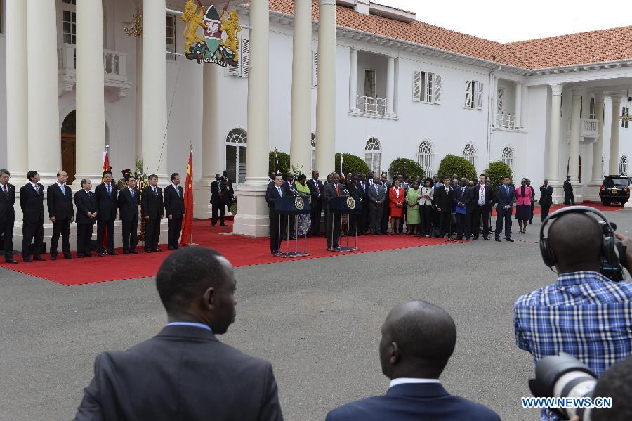 Премьер Госсовета КНР Ли Кэцян и президент Кении Ухуру Кенията встретились с журналистами (4)