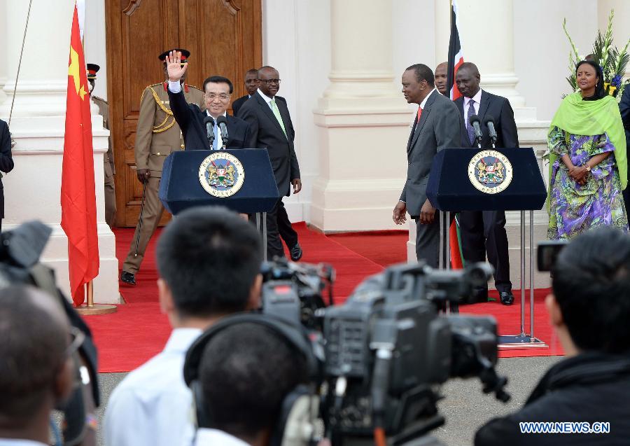 Премьер Госсовета КНР Ли Кэцян и президент Кении Ухуру Кенията встретились с журналистами (5)