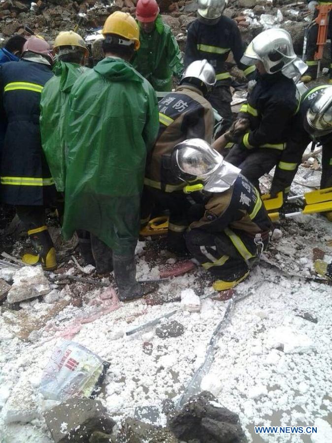 18 человек погибли в результате обрушения подпорной стены на одной из фабрик в Восточном Китае (2)