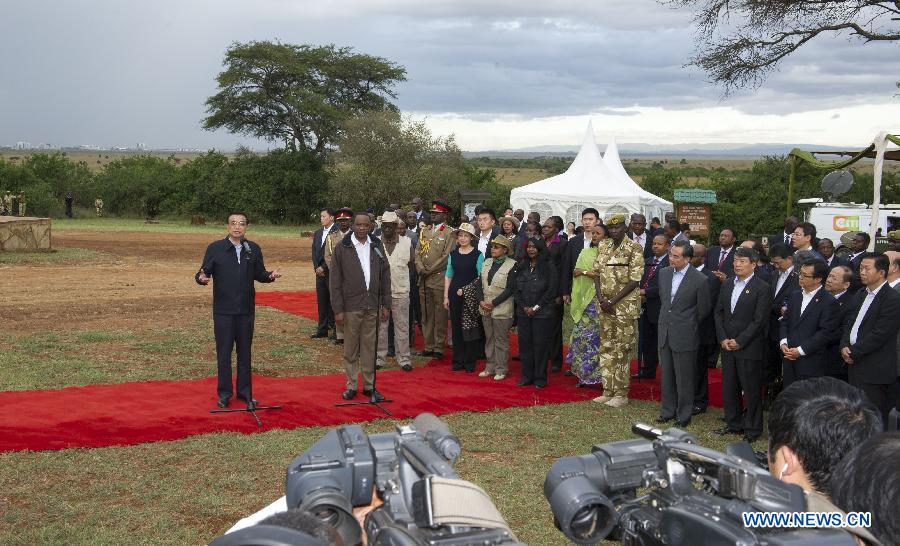 Ли Кэцян посетил мемориал сожжения слоновой кости в Найроби (2)