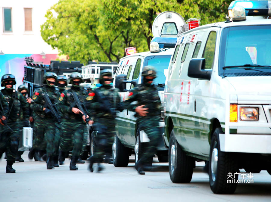 Вооруженная полиция Шанхая провела учения по обеспечению безопасности Саммита СВМДА (2)