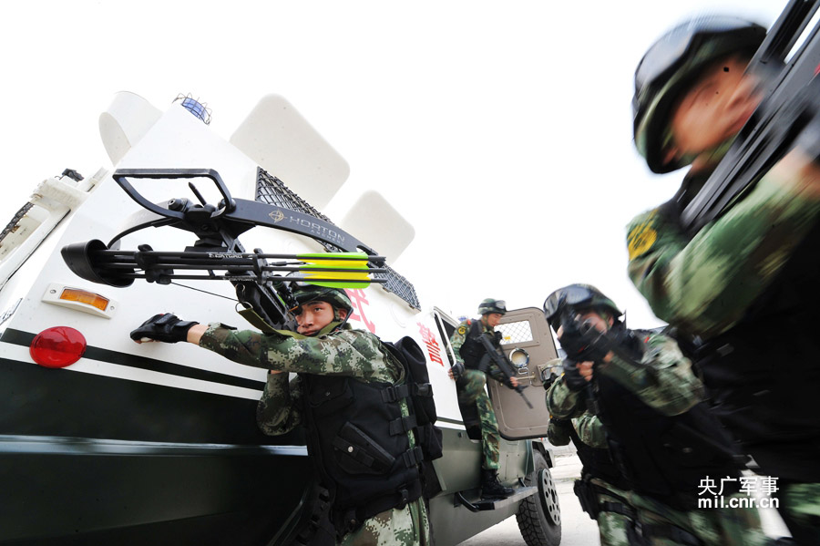 Вооруженная полиция Шанхая провела учения по обеспечению безопасности Саммита СВМДА