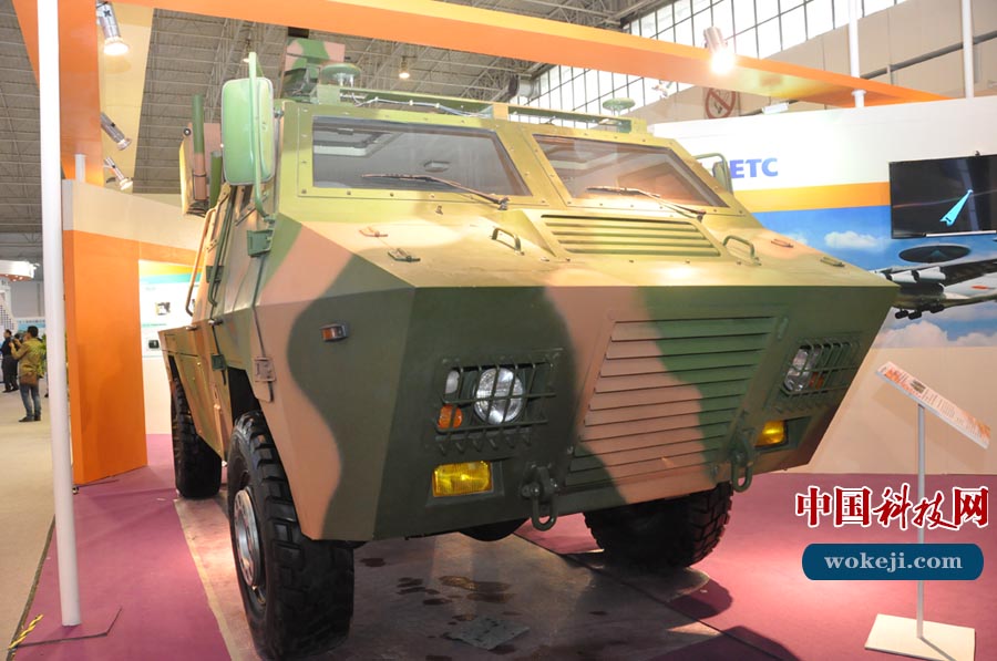 Китайские предприятия военной промышленности представили новое оборудование (2)