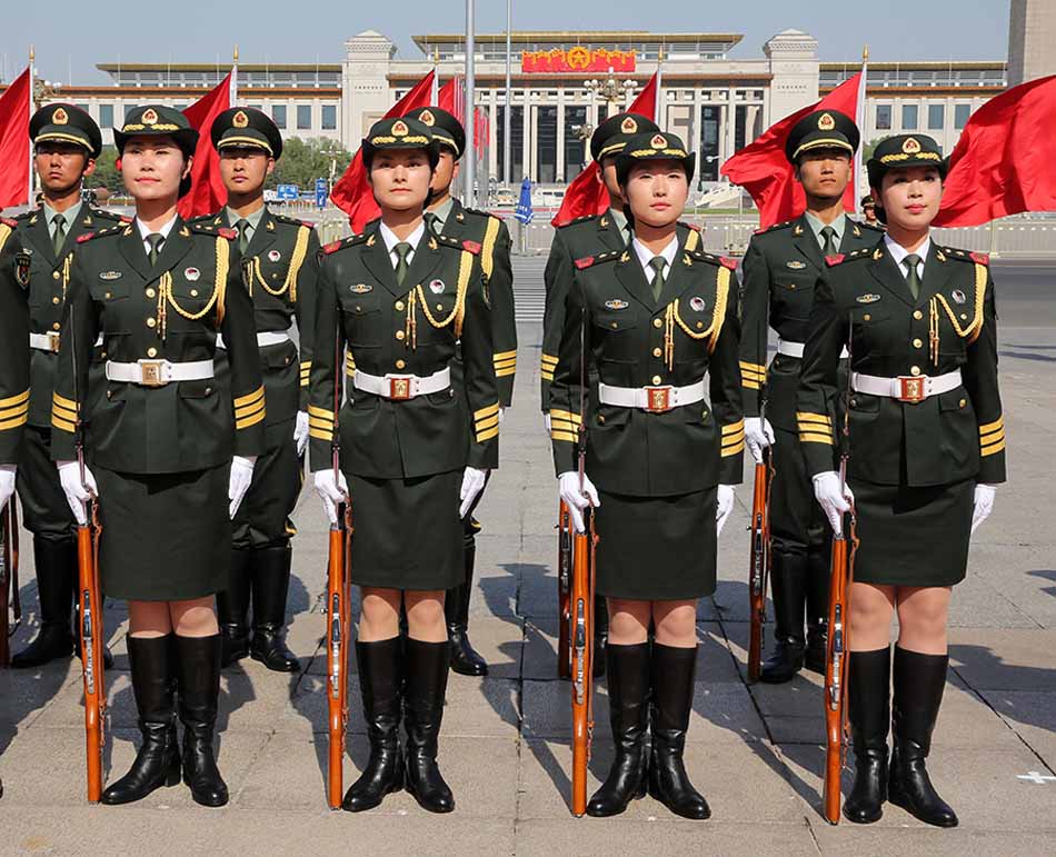 В Китае впервые появились женщины-солдаты почётного караула (10)