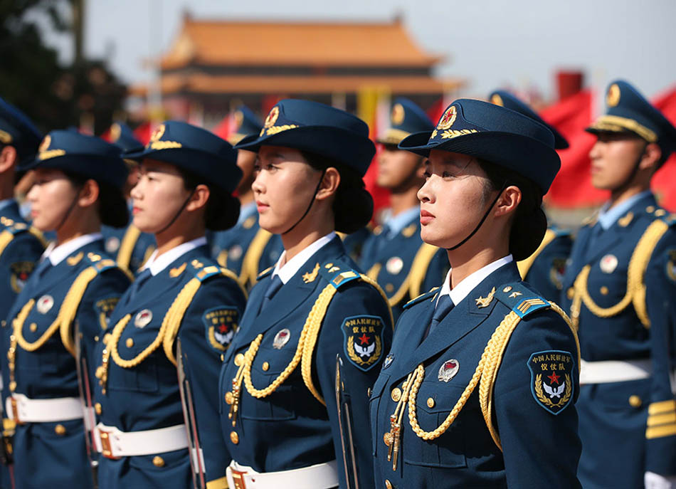 В Китае впервые появились женщины-солдаты почётного караула (8)