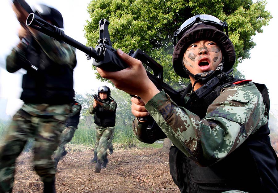 Шанхайская вооруженная полиция провела учения накануне саммита СВМДА