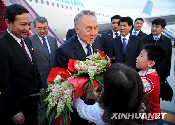 14-15 июня 2006 года президент Казахстана Нурсултан Назарбаев принял участие в саммите ШОС в Китае.