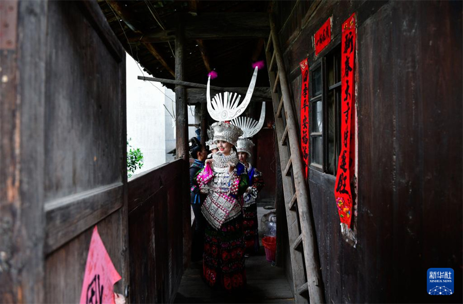 В уезде Тайцзян провинции Гуйчжоу отмечают фестиваль сестер народности мяо