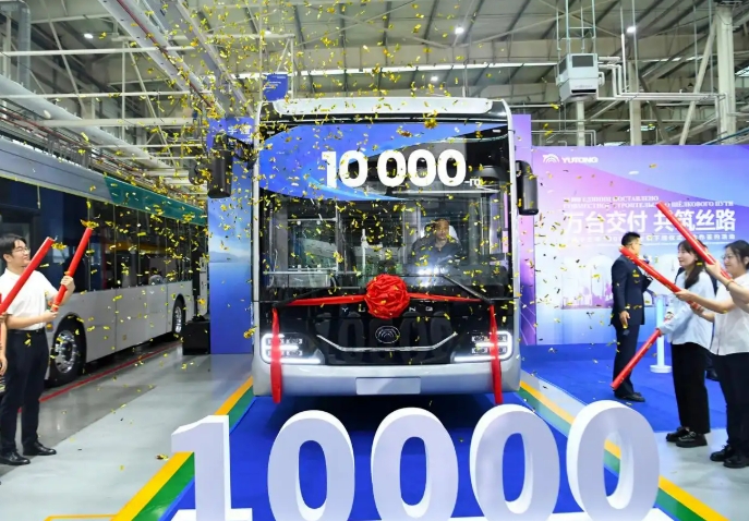 10 000-й автобус Yutong для экспорта в ЦА сошел с конвейера в Чжэнчжоу