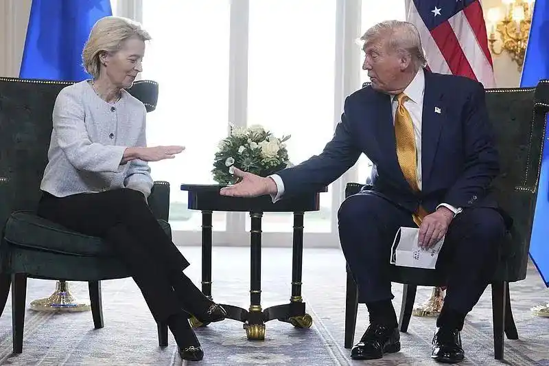 США и ЕС достигли торгового соглашения -- Д. Трамп, У. фон дер Ляйен