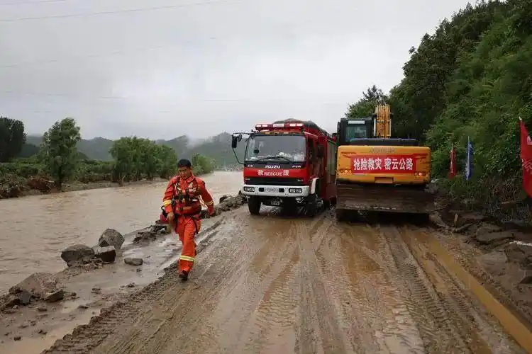 В результате ливней в Пекине погибли 30 человек