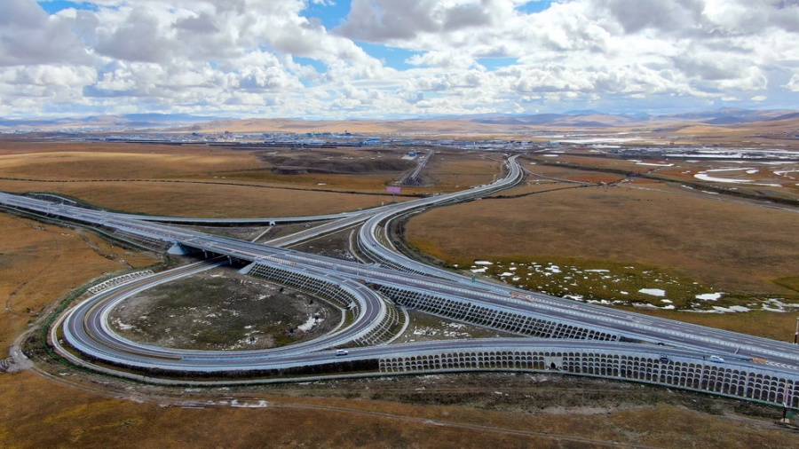 Высокогорные дороги стали счастливым путем для народа Сицзана