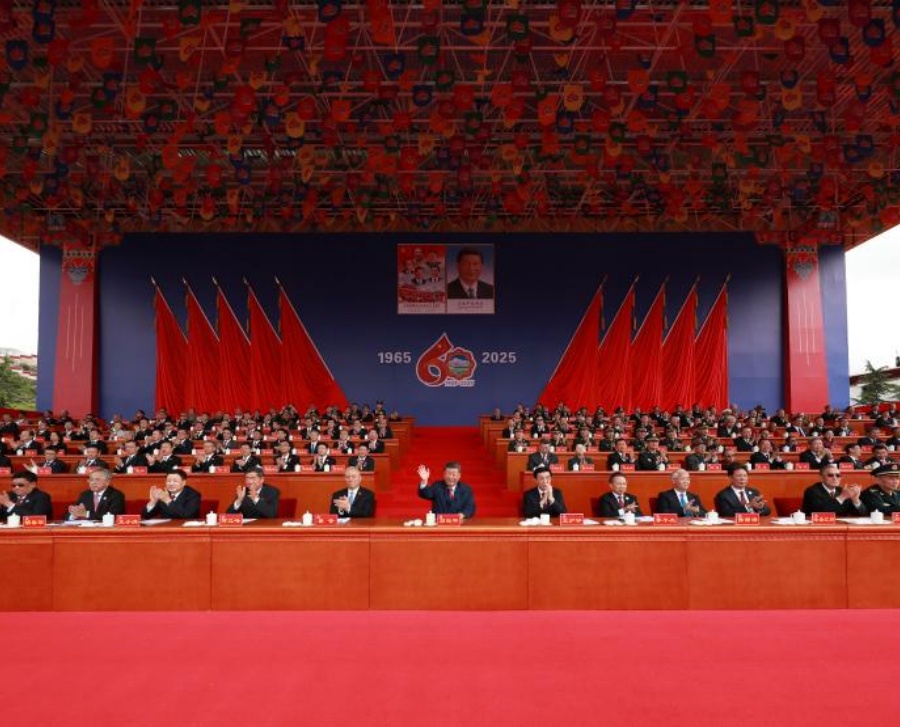 Си Цзиньпин принял участие в торжественном собрании, посвященном празднованию 60-й годовщины основания Сицзанского автономного района