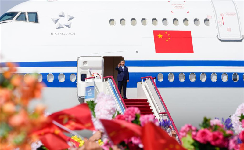 Си Цзиньпин прибыл в Урумчи для участия в праздновании 70-й годовщины основания Синьцзян-Уйгурского автономного района