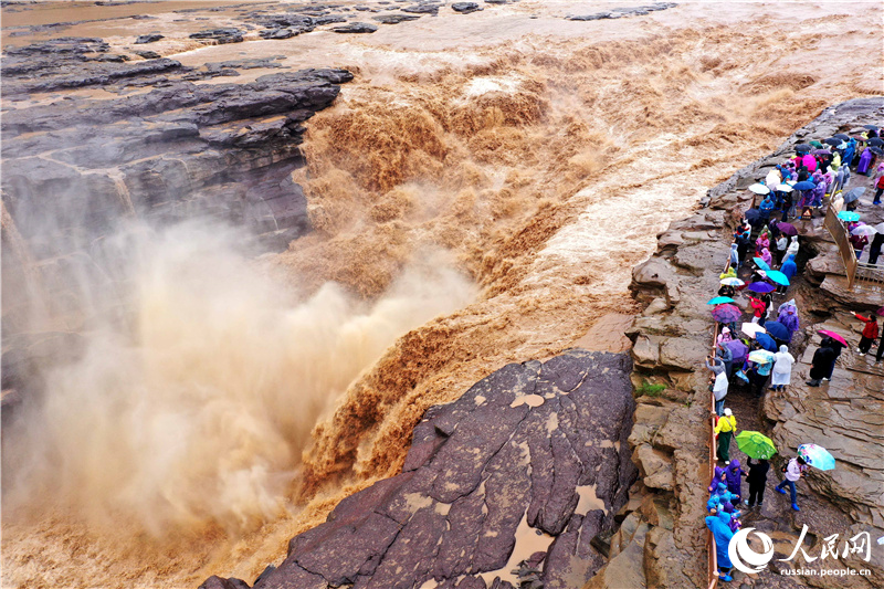 Особая мощь водопада Хукоу на реке Хуанхэ