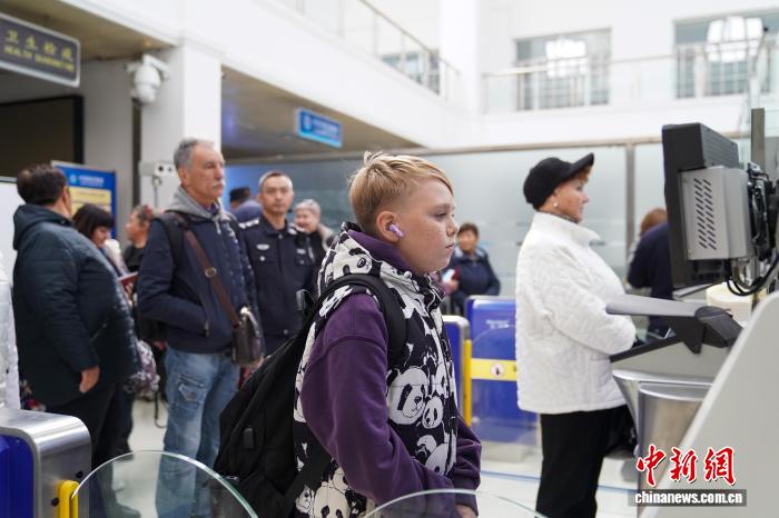 В уезде Жаохэ растет трансграничное потребление