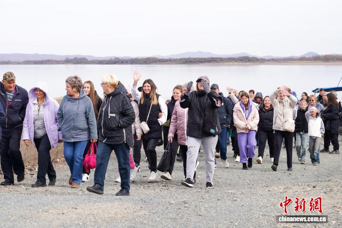 В уезде Жаохэ растет трансграничное потребление