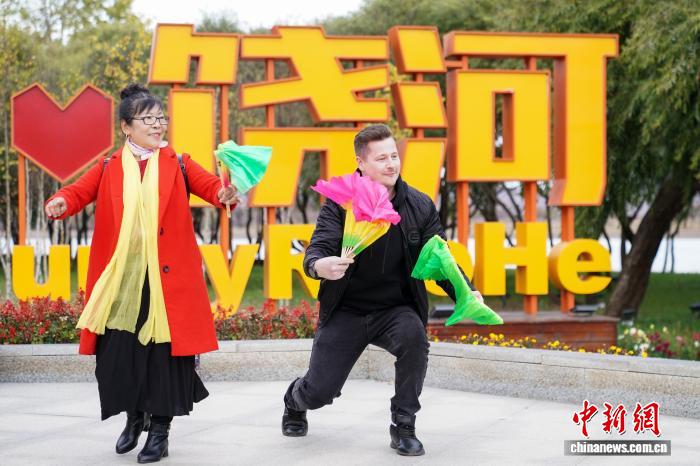 В уезде Жаохэ растет трансграничное потребление