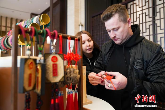 В уезде Жаохэ растет трансграничное потребление