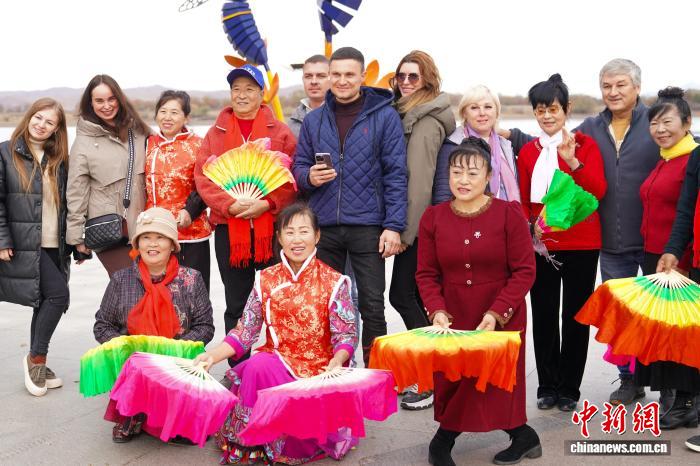 В уезде Жаохэ растет трансграничное потребление