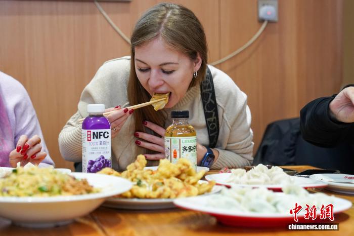 В уезде Жаохэ растет трансграничное потребление
