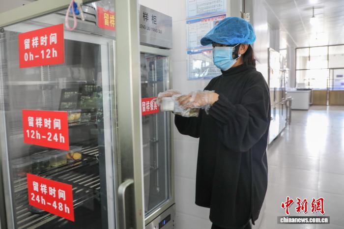 В округе провинции Цинхай 360 тыс. учеников получают бесплатное школьное питание