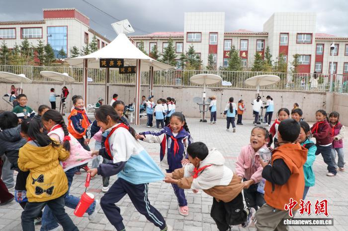 В округе провинции Цинхай 360 тыс. учеников получают бесплатное школьное питание