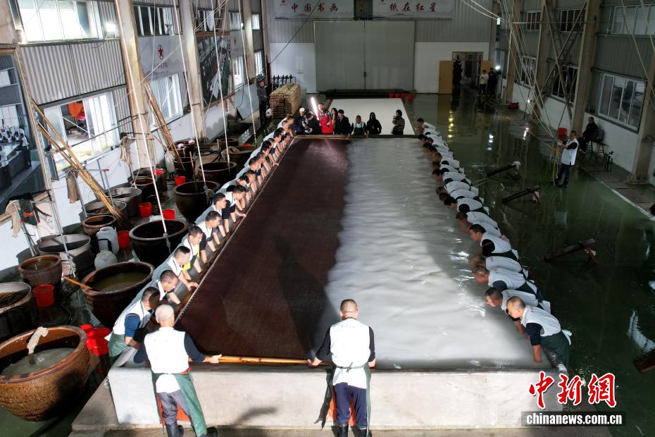В провинции Аньхой продемонстрировали производство рисовой бумаги сюаньчжи