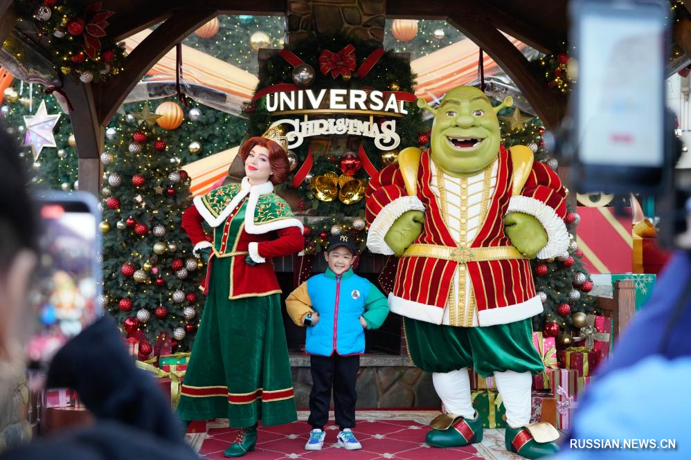 В пекинском парке Beijing Universal Resort открылся тематический период "Зимние каникулы"