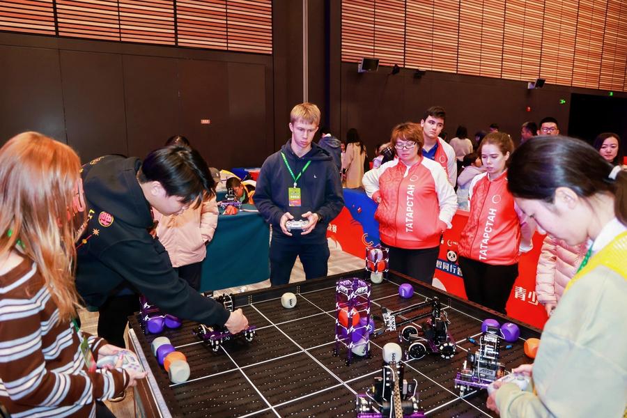 В г. Циндао состоялся финал китайско-российского специализированного конкурса по робототехнике и искусственному интеллекту для молодежи