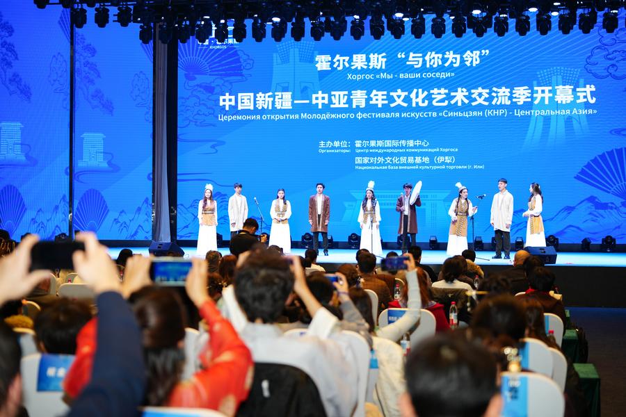В Хоргосе открылся молодежный фестиваль искусств "Синьцзян-Центральная Азия"