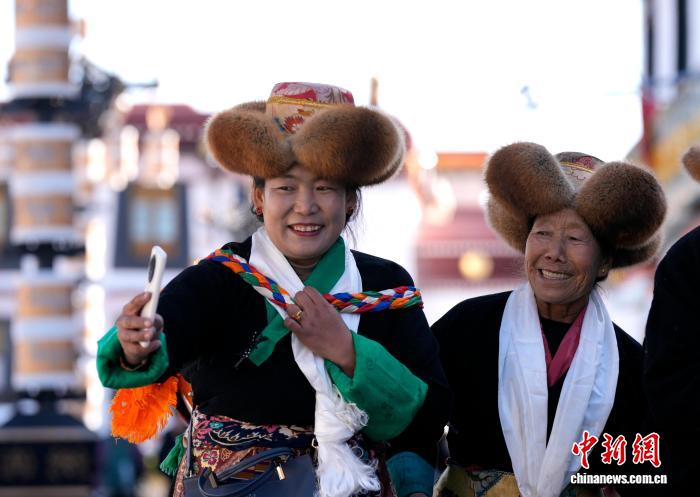 Жительницы Лхасы отметили «праздник небесной матери»
