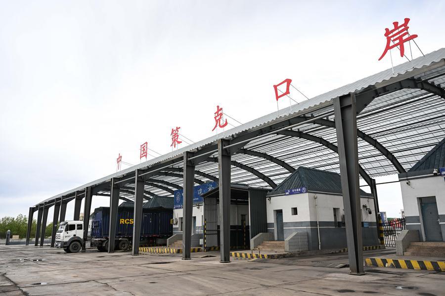 Грузооборот через КПП Цэкэ на границе Китая и Монголии за период с начала этого года превысил 30 млн тонн