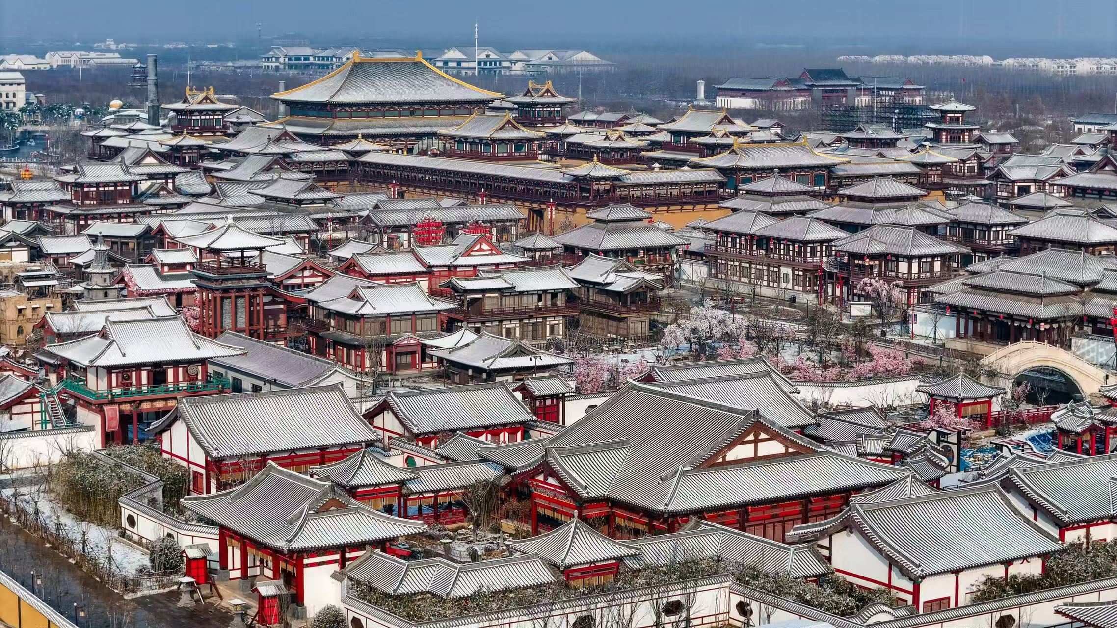 Первый снег превратил китайский город Лаолин в зимнюю сказку