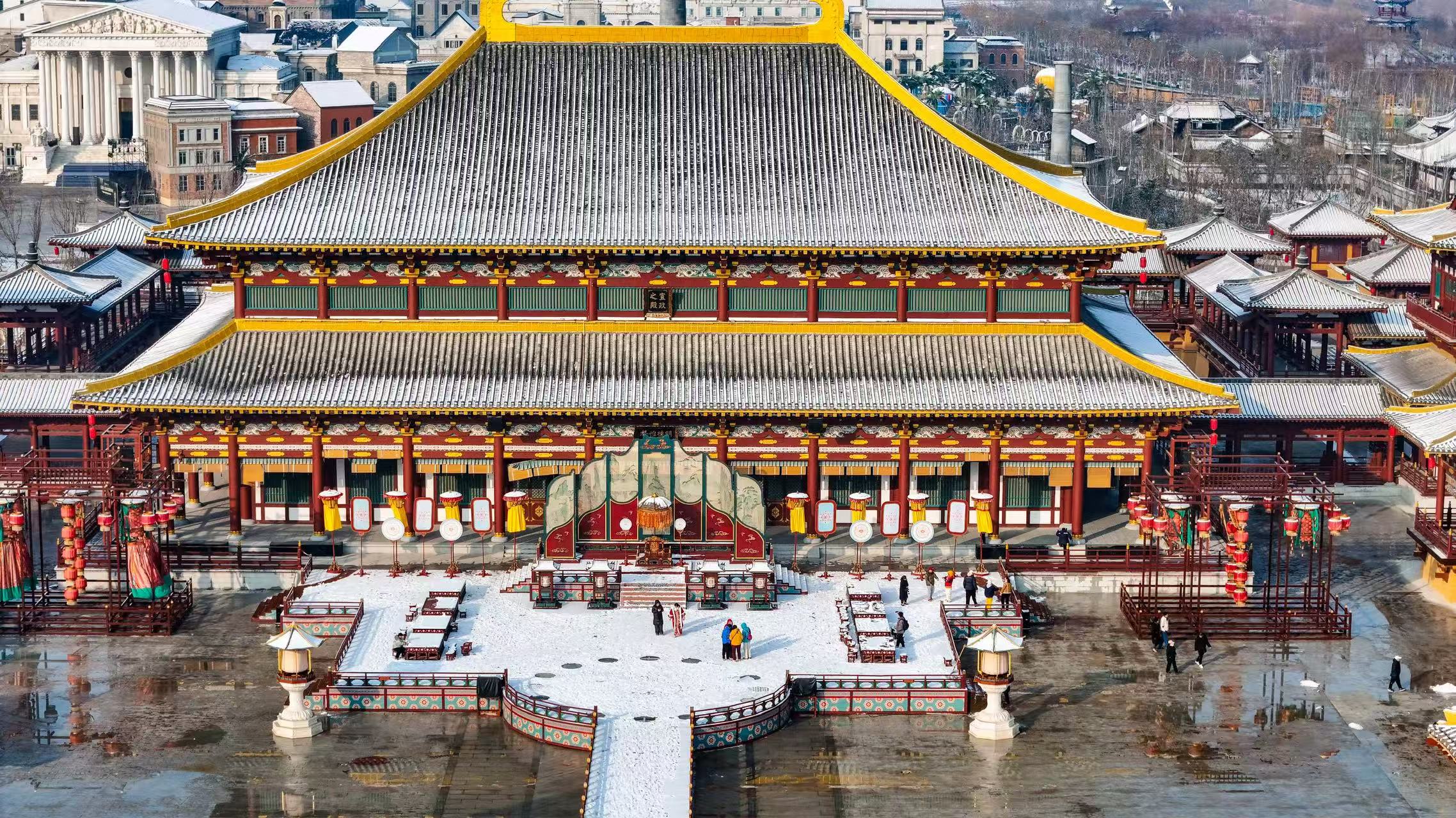 Первый снег превратил китайский город Лаолин в зимнюю сказку