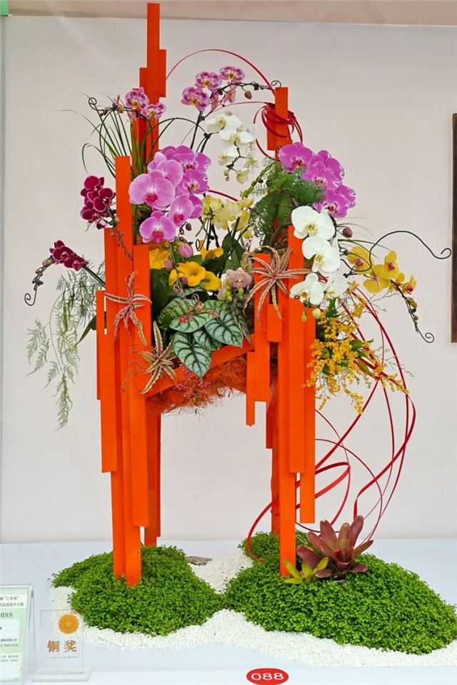 В Чунцине мастера флористики встретили Новый год конкурсом цветочного искусства