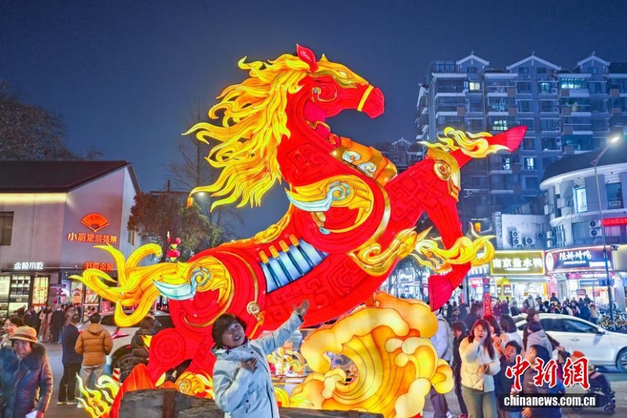 Нанкин украшают световыми инсталляциями к празднику Весны