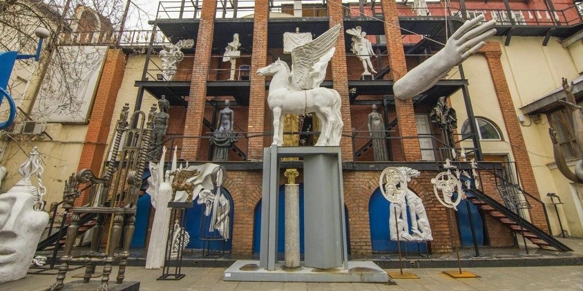 Александр Бурганов и его музей скульптуры «Дом Бурганова»