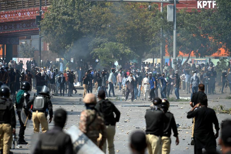 20 человек погибли, более 100 получили ранения в ходе антиамериканских протестов в Пакистане