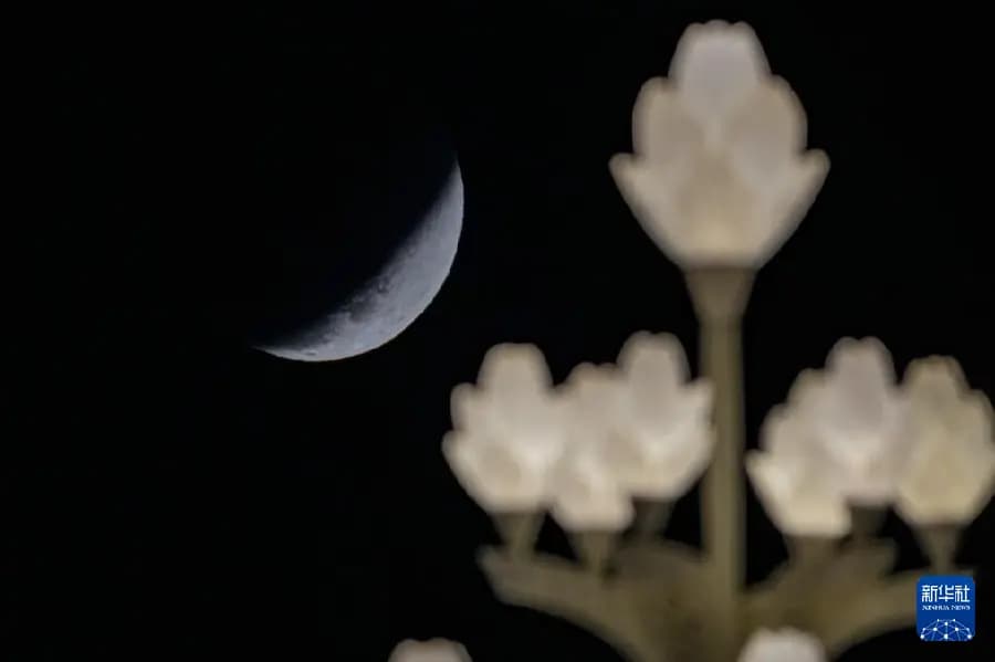 Праздник фонарей совпал с полным лунным затмением