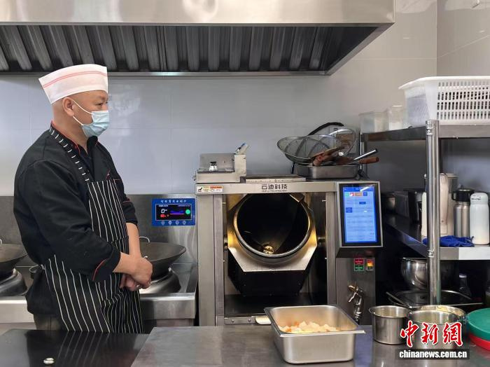 В Пекине открылся первый в мире роботизированный центр ухода за пожилыми людьми