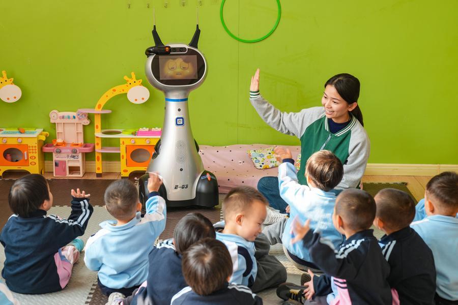 Повышение благосостояния народа остается ключевой задачей Китая на следующую пятилетку - эксперт