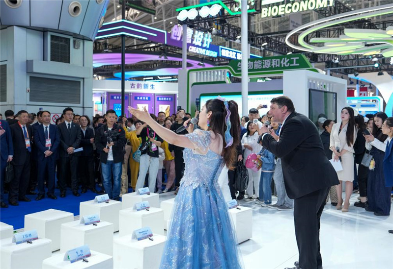 Российские творческие коллективы выступили на 10-м Китайско-российском ЭКСПО