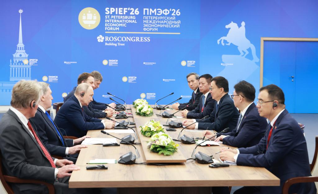 Зампредседателя КНР Хань Чжэн встретился с президентом РФ В. Путиным